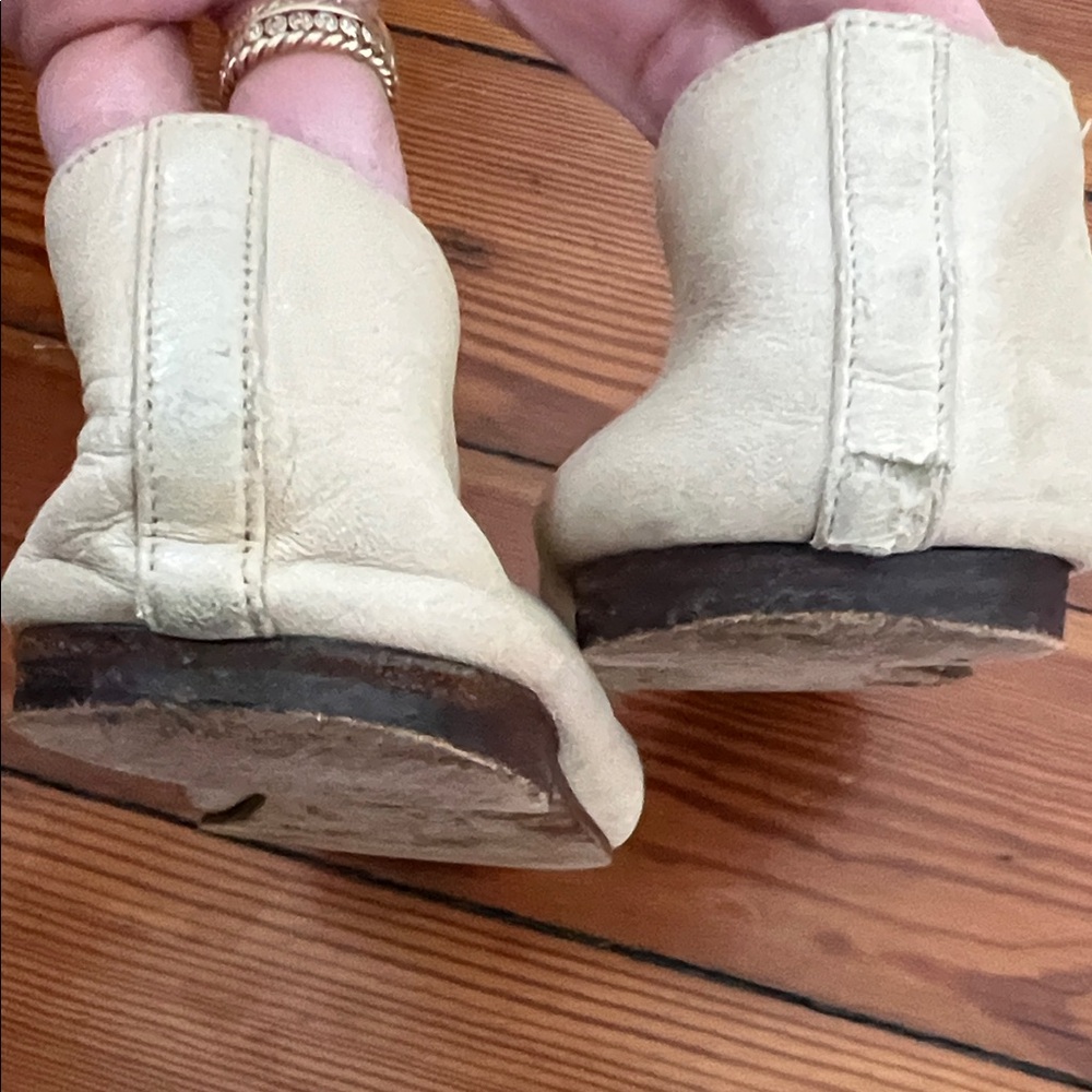 CHANEL Beige Leather Flats with Gold Logo - Picture 3 of 5
